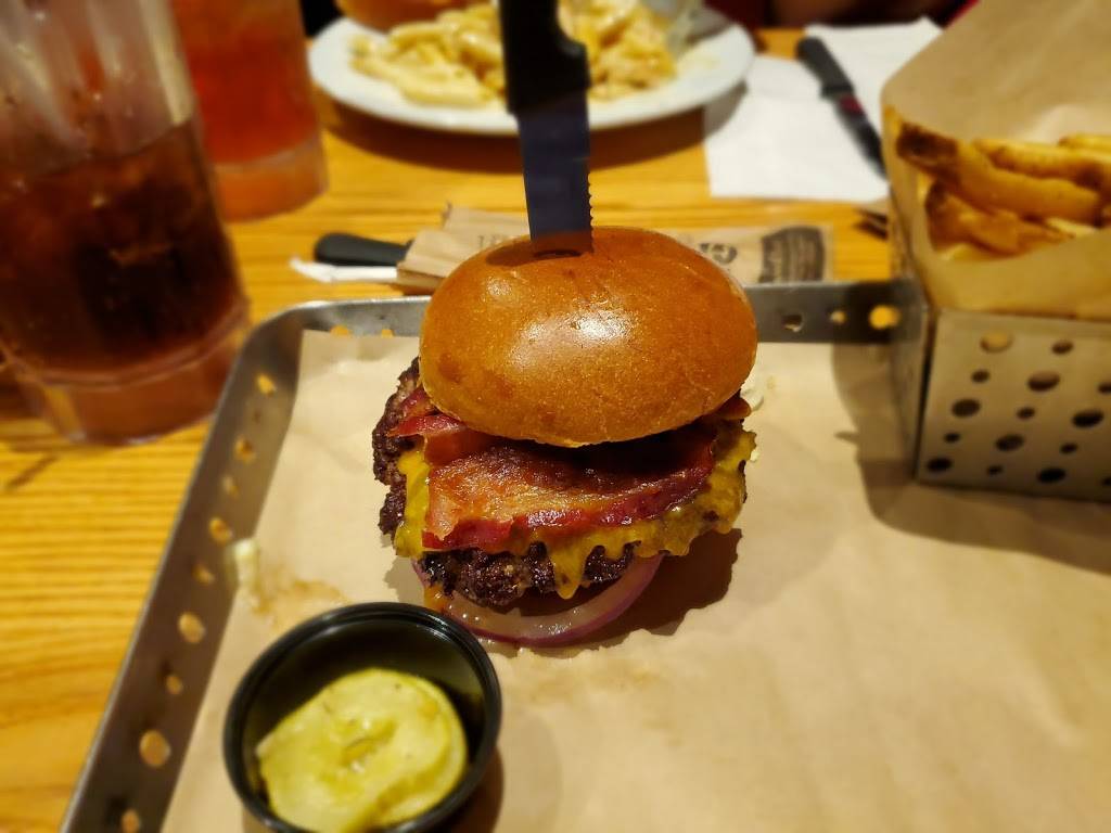 Chilis Grill & Bar | restaurant | 819 S College Rd, Wilmington, NC 28403, USA | 9103131477 OR +1 910-313-1477