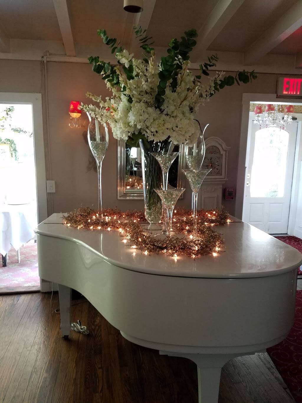 Country House | restaurant | 1175 N Country Rd, Stony Brook, NY 11790, USA | 6317513332 OR +1 631-751-3332