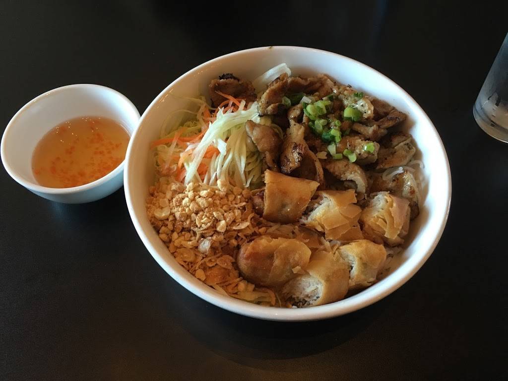 PHO One24 Brookfield | restaurant | 3705 N 124th St #400, Brookfield, WI 53005, USA | 2625831250 OR +1 262-583-1250