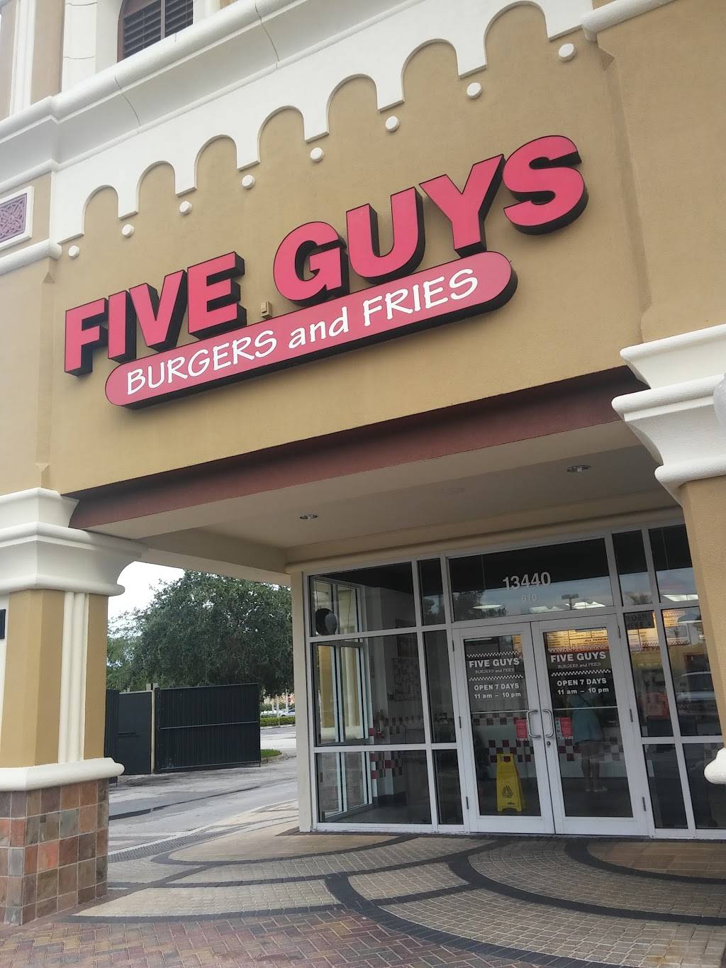 Five Guys | meal takeaway | 13440 SW 120th St Bay 610, Miami, FL 33186, USA | 7865739623 OR +1 786-573-9623