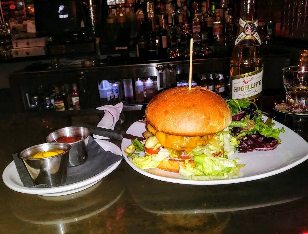 Dark Horse Bar & Eatery | restaurant | 250 E 7th St, St Paul, MN 55101, USA | 6513137960 OR +1 651-313-7960