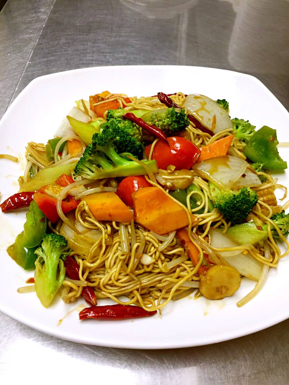 Woks-Taste Chinese Restaurant 和味 | meal takeaway | 16 Carden St, Guelph, ON N1H 3A2, Canada | 5198221400 OR +1 519-822-1400