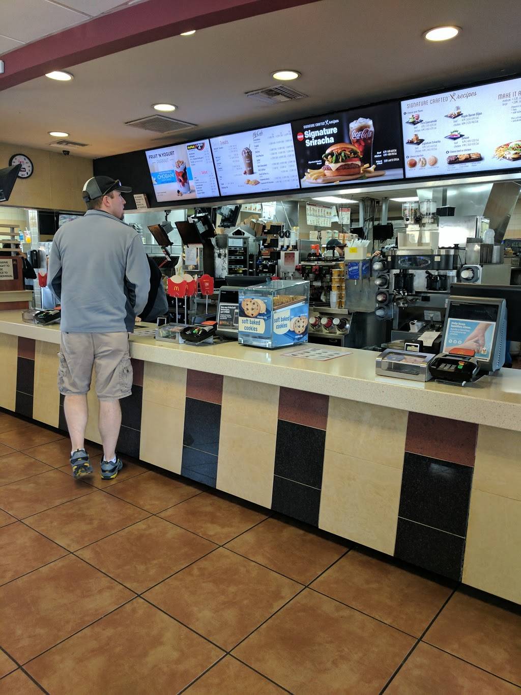 McDonalds | cafe | 4110 E Main St, Ventura, CA 93003, USA | 8056446268 OR +1 805-644-6268