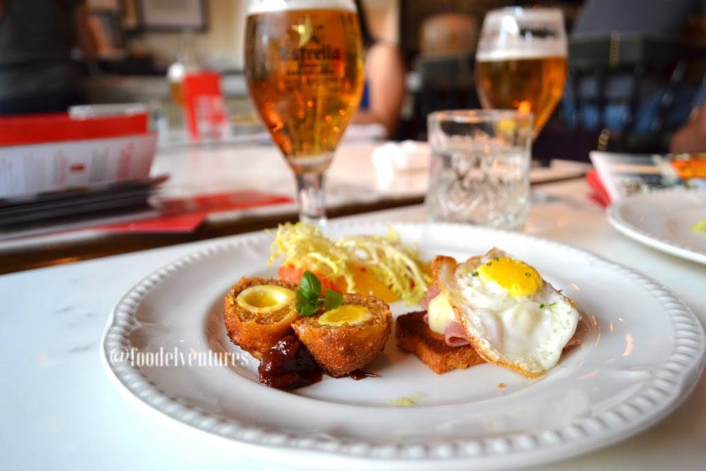 Weslodge Saloon | restaurant | 480 King St W, Toronto, ON M5V 1L7, Canada | 6476600999 OR +1 647-660-0999