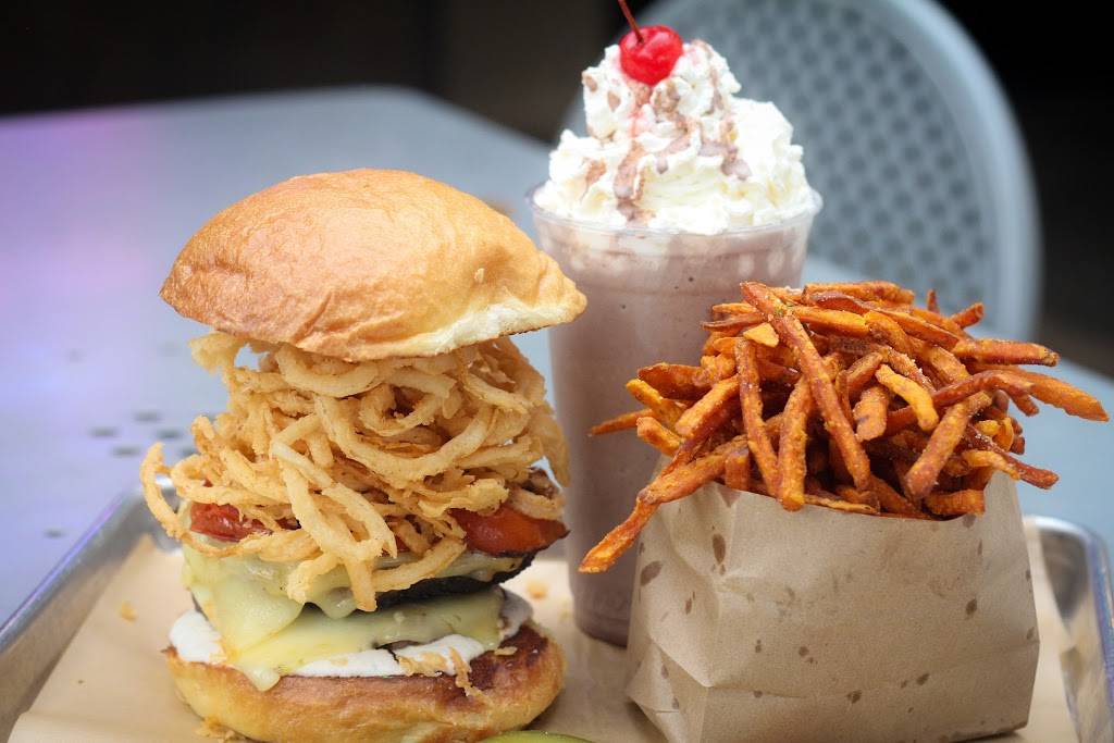 Burger Burger | restaurant | 209 E Main St, Fredericksburg, TX 78624, USA | 8309975226 OR +1 830-997-5226