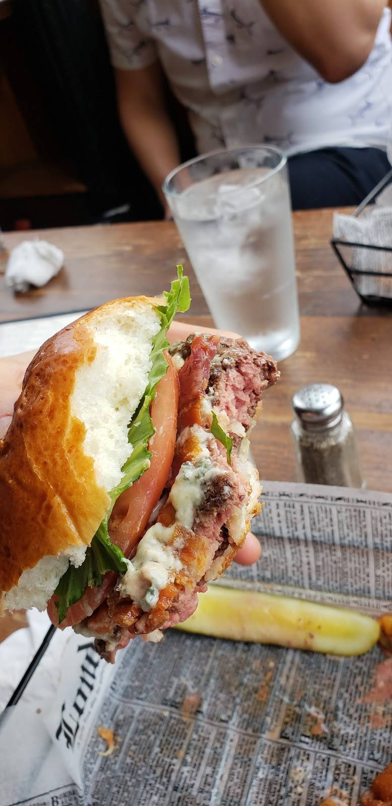 Kent Ale House | restaurant | 51 Kent Ave, Brooklyn, NY 11249, USA | 3472278624 OR +1 347-227-8624