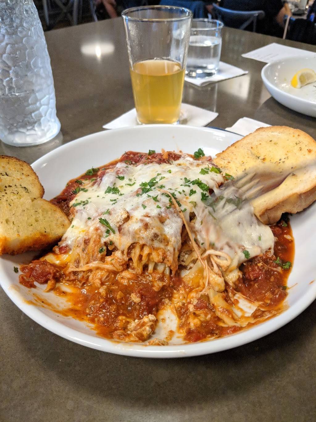 Giovannis Italian Restaurant | restaurant | 5277 Linda Vista Rd, San Diego, CA 92110, USA | 6192933333 OR +1 619-293-3333