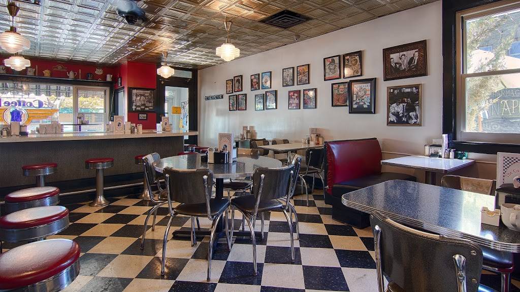 The Coffee Pot | restaurant | 4914 7th Ave, Kenosha, WI 53140, USA | 2626538849 OR +1 262-653-8849