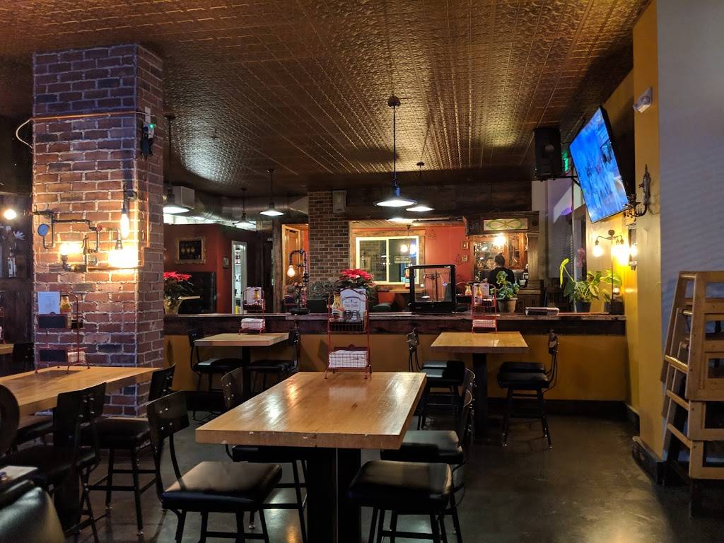 Two Town Pub and Cafe | restaurant | 5005 Main St, Tacoma, WA 98407, USA | 2532129477 OR +1 253-212-9477