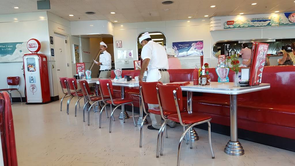 Rubys Diner | restaurant | 1 Main St #1, Huntington Beach, CA 92648, USA | 7149697829 OR +1 714-969-7829