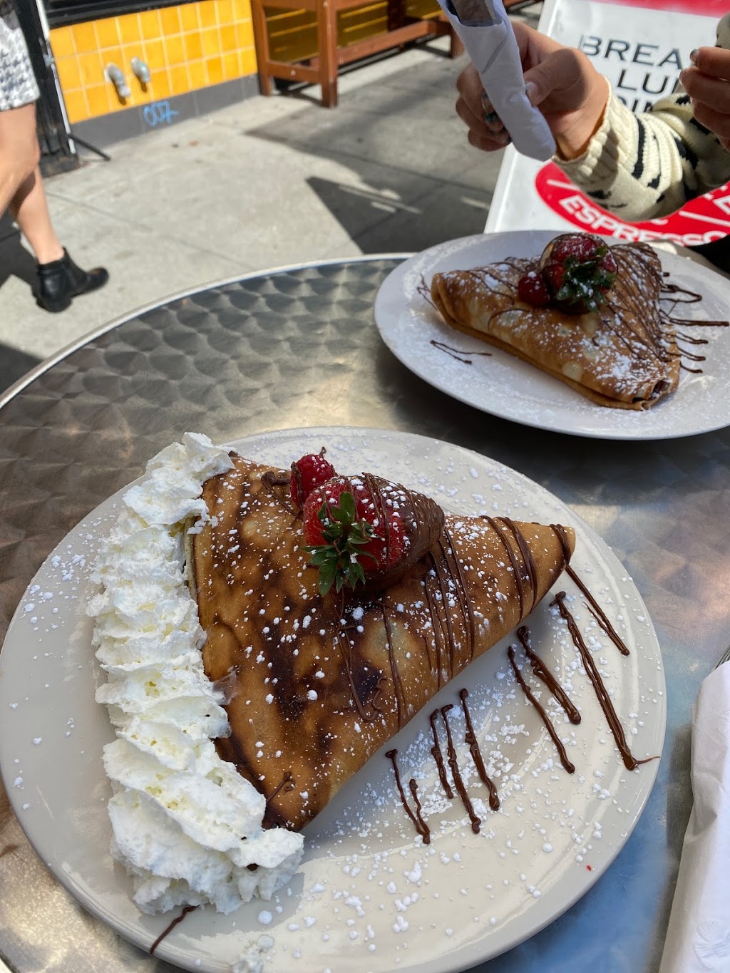 Crepes A Go Go | restaurant | 522 Columbus Ave, San Francisco, CA 94133, USA | 4157570260 OR +1 415-757-0260