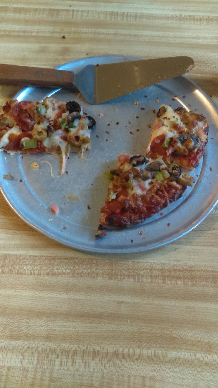 Chuckwagon Pizza | restaurant | 203 S Washington St, Swayzee, IN 46986, USA | 7659227989 OR +1 765-922-7989