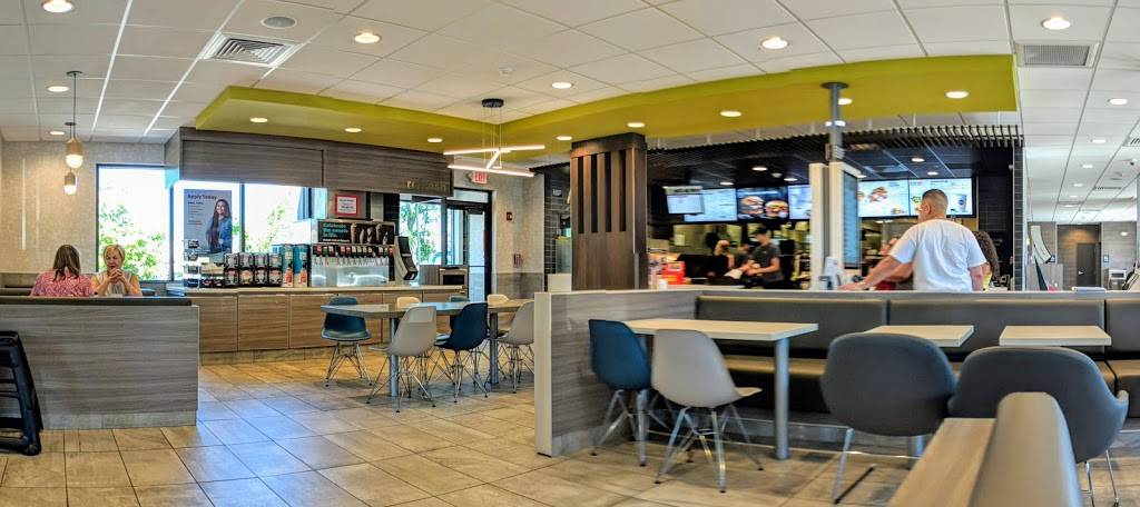 McDonalds | cafe | 345 East Central Street, Franklin, MA 02038, USA | 5085289816 OR +1 508-528-9816
