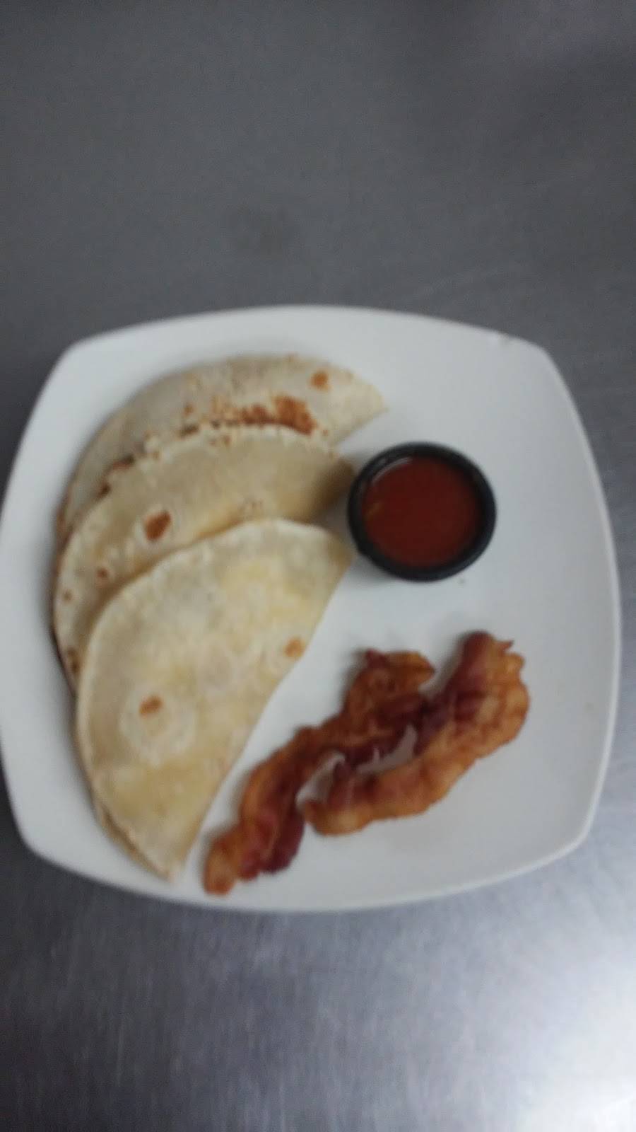 Carmelitas Restaurant | restaurant | 109 W Davis St, Conroe, TX 77301, USA | 9365393323 OR +1 936-539-3323