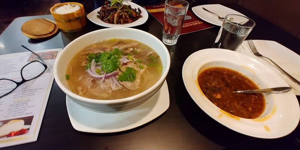 Twins Elephants Thai Restaurant & Bar | restaurant | 989 Fennell Ave E #29, Hamilton, ON L8T 1R1, Canada | 2896746088 OR +1 289-674-6088