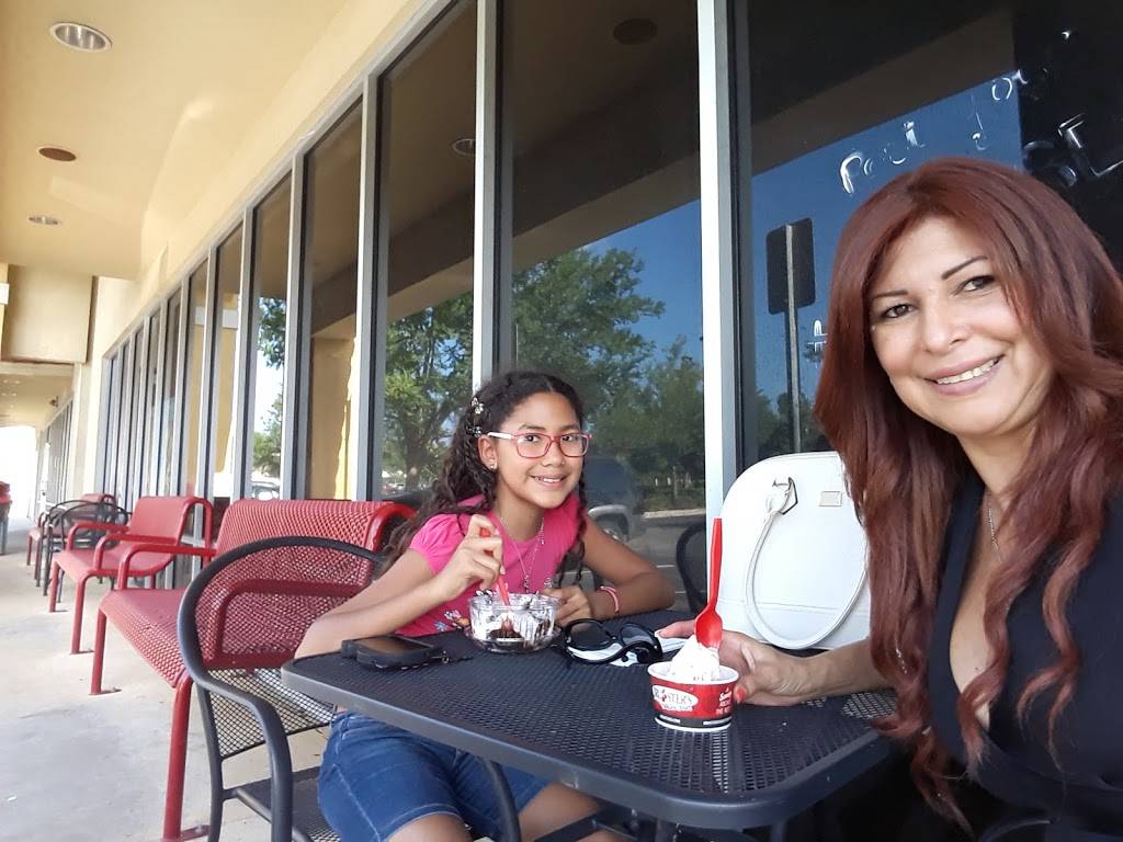 Nathans Famous | restaurant | 50 Plaza Dr, Palm Coast, FL 32137, USA | 3864477650 OR +1 386-447-7650