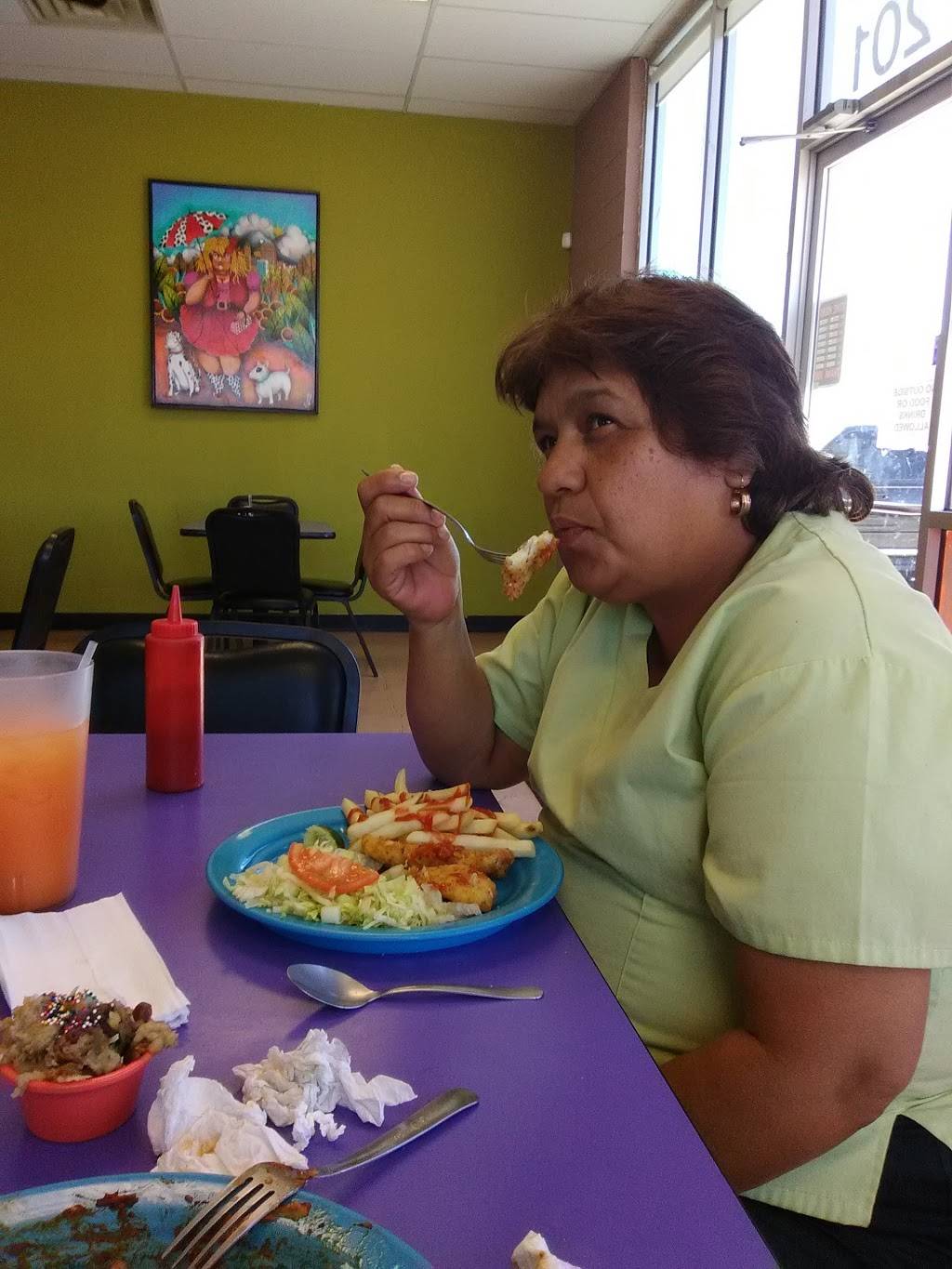 Vics Flautas Y Tortas | restaurant | 201 S Main St, Anthony, TX 79821, USA | 9158862778 OR +1 915-886-2778