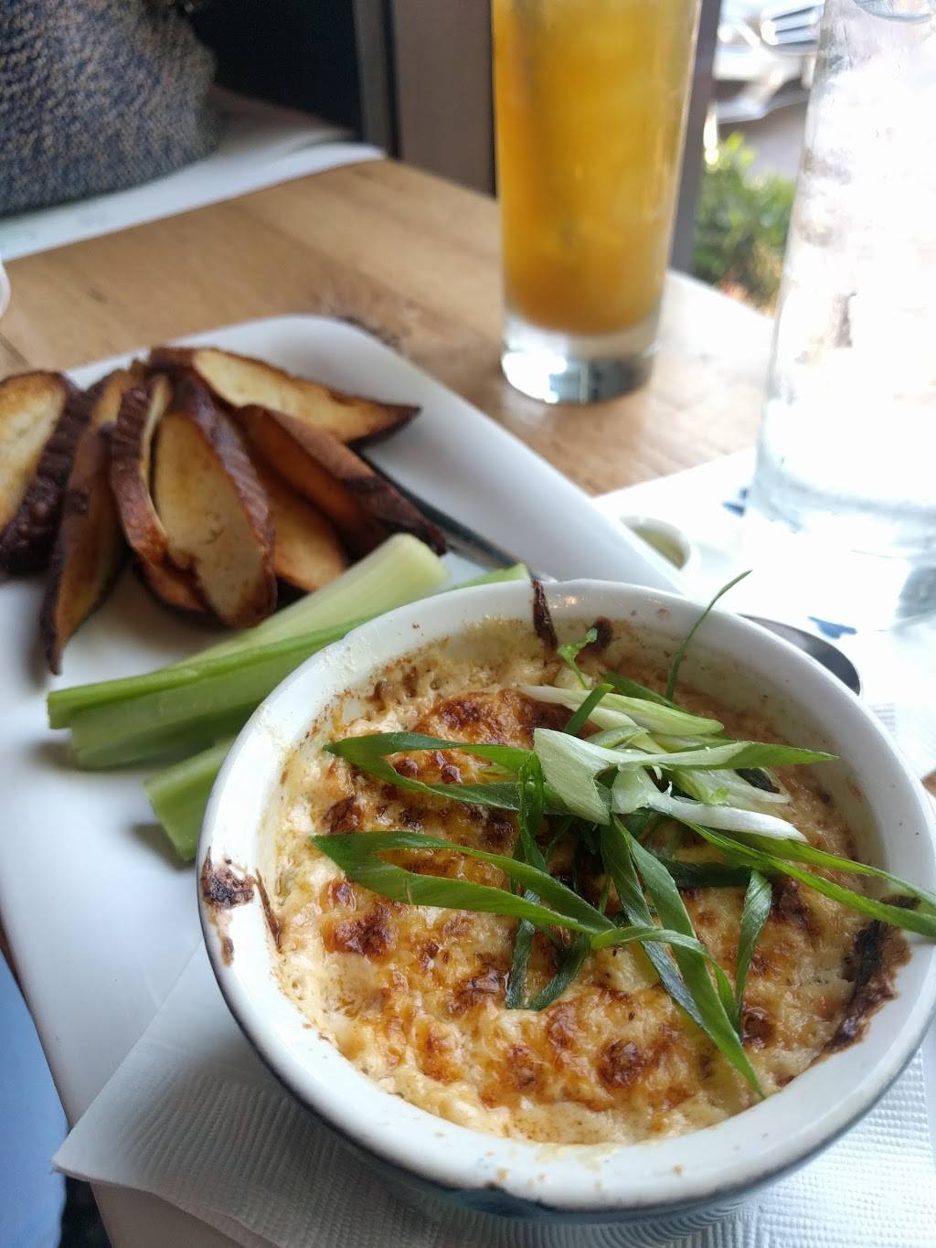 Olive + Oak | restaurant | 102 W Lockwood Ave, Webster Groves, MO 63119, USA | 3147361370 OR +1 314-736-1370