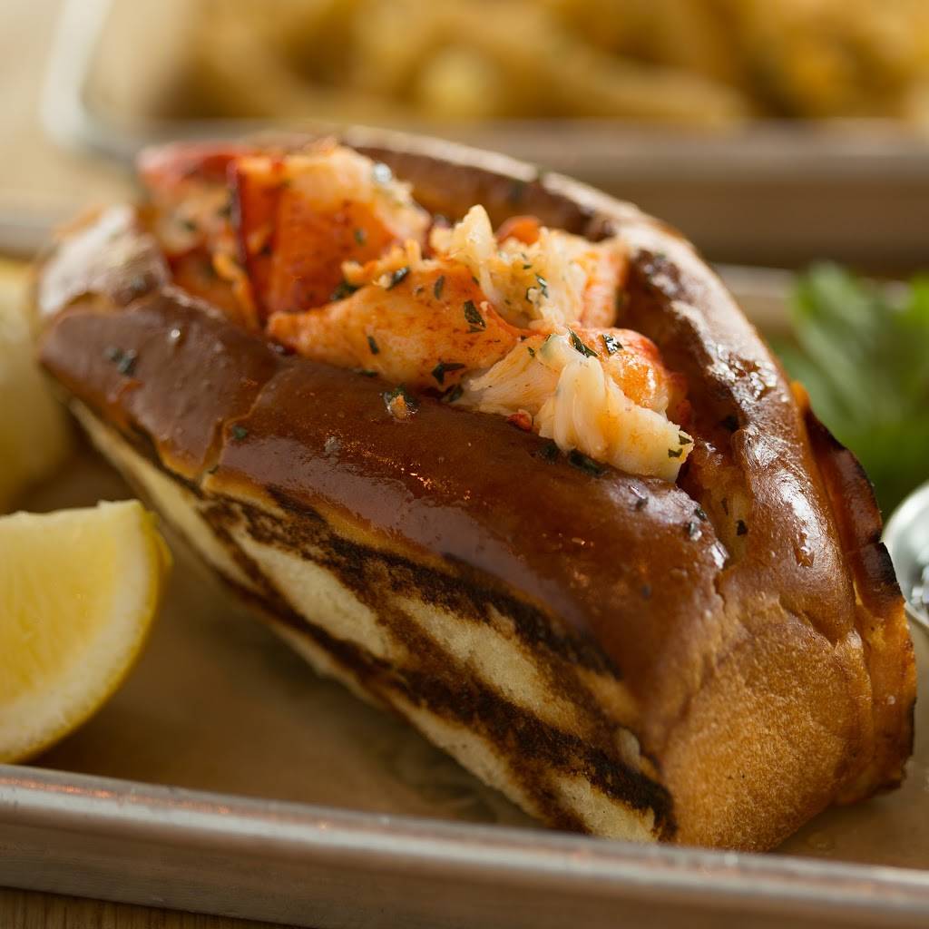 EMC Seafood & Raw Bar Oxnard | restaurant | Space 3015, 511 Town Center Dr Space 3015, Oxnard, CA 93036, USA | 8052784997 OR +1 805-278-4997