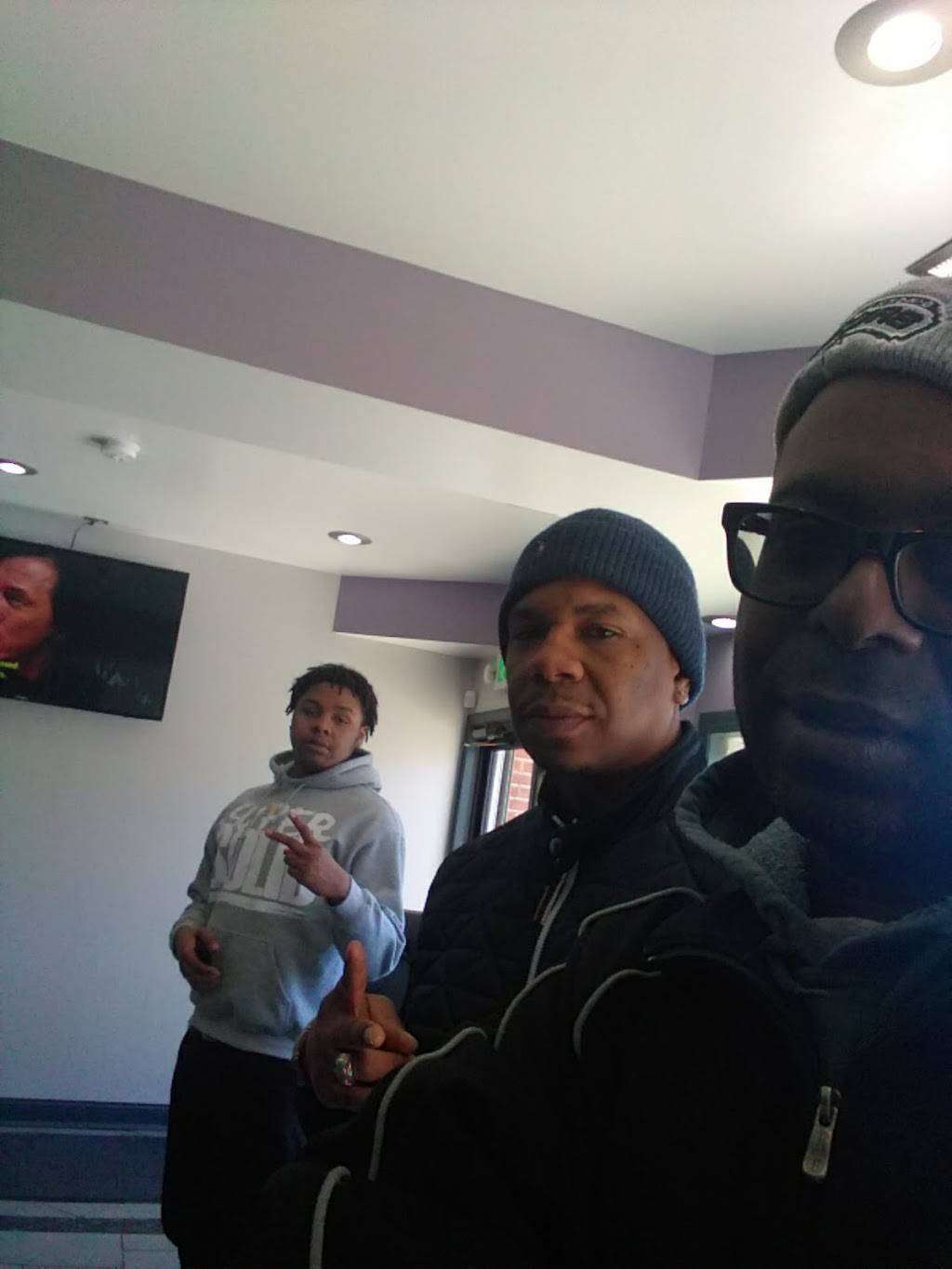 Buzz Box Wings | restaurant | 4445 Broadway, Gary, IN 46409, USA | 2194270249 OR +1 219-427-0249