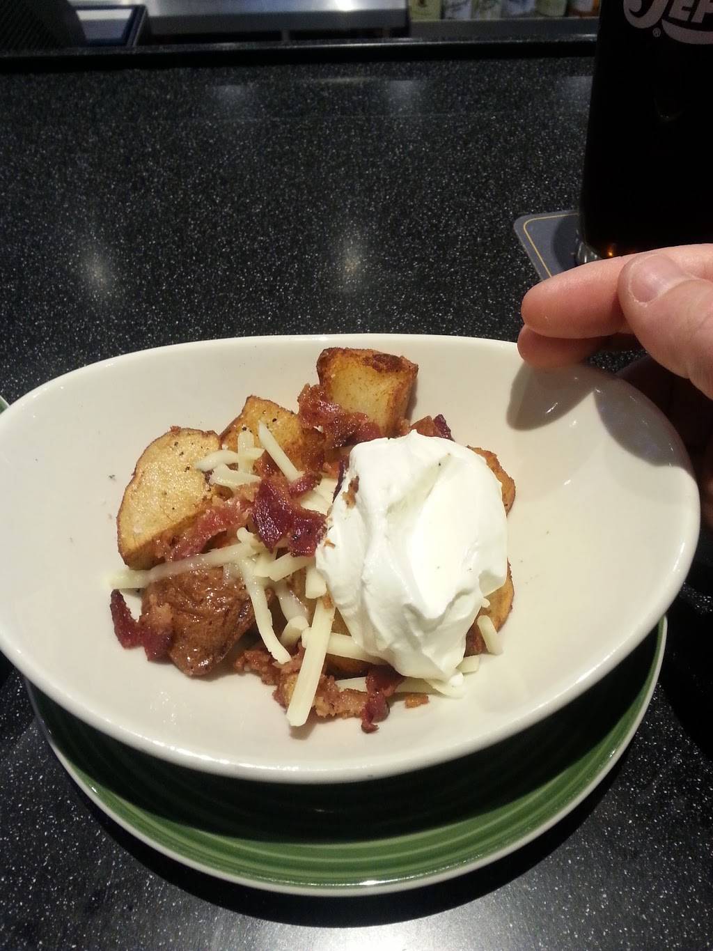 Applebees Grill + Bar | restaurant | 11860 N, US-31, Edinburgh, IN 46124, USA | 8125262376 OR +1 812-526-2376