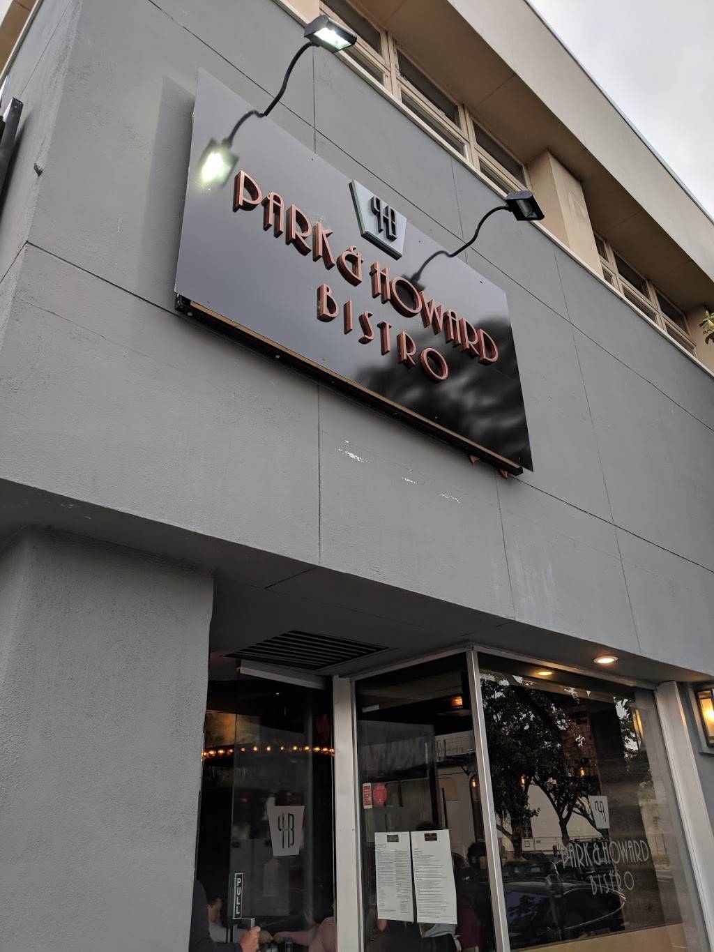 Park & Howard Bistro | restaurant | 1300 Howard Ave, Burlingame, CA 94010, USA | 6505676080 OR +1 650-567-6080