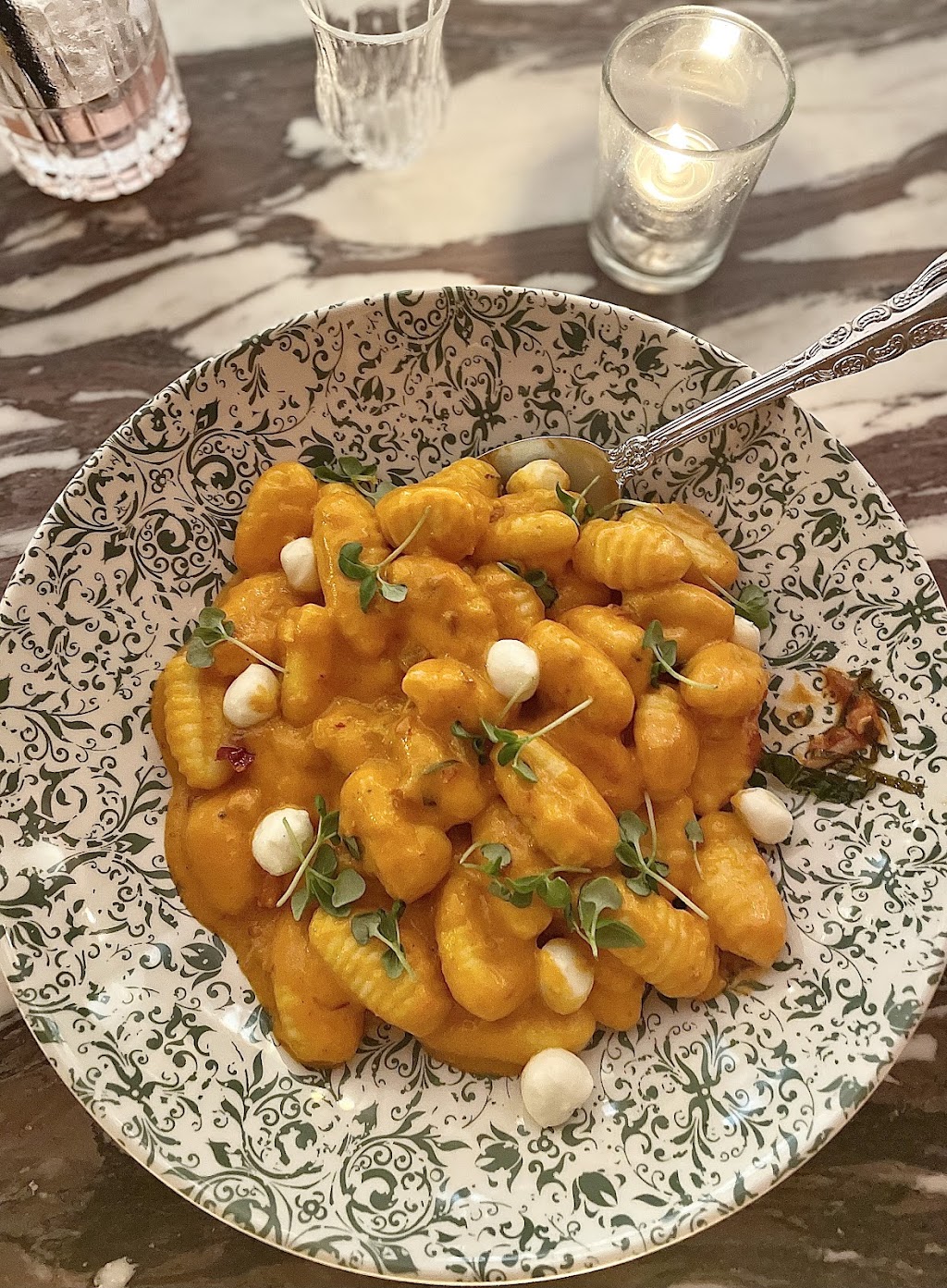 Gino & Martys | restaurant | 844 W Randolph St, Chicago, IL 60607, USA | 3122919120 OR +1 312-291-9120