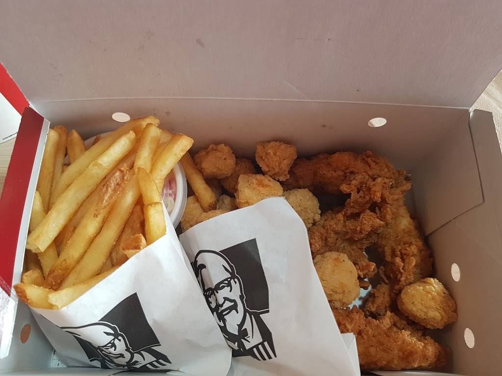 KFC | meal delivery | 60 Dundas St E, Mississauga, ON L5A 1W4, Canada | 9059491095 OR +1 905-949-1095