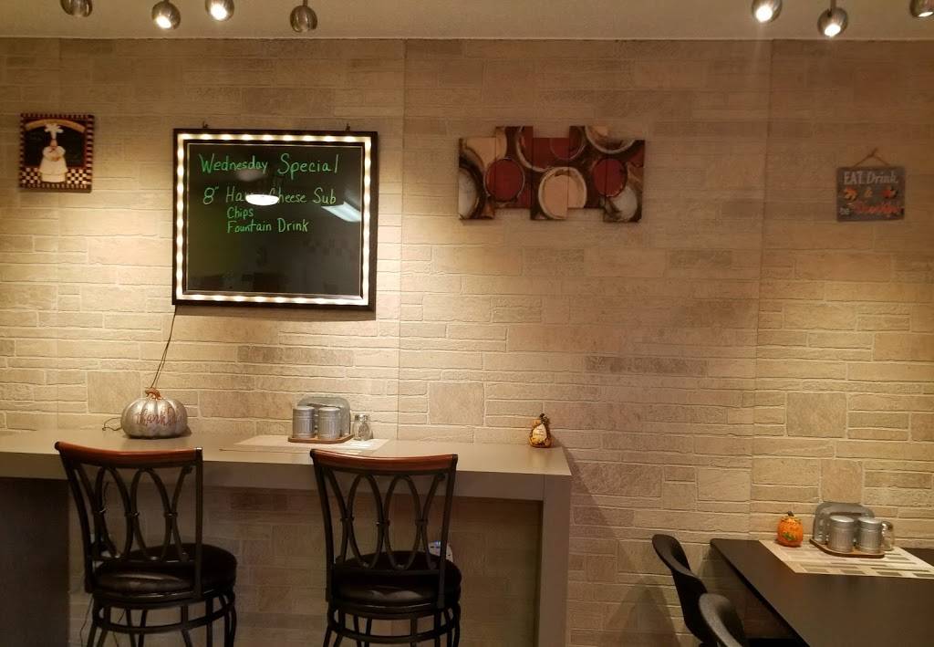 Mooreland Pizza King | restaurant | 205 S Broad St, Mooreland, IN 47360, USA | 7657667092 OR +1 765-766-7092