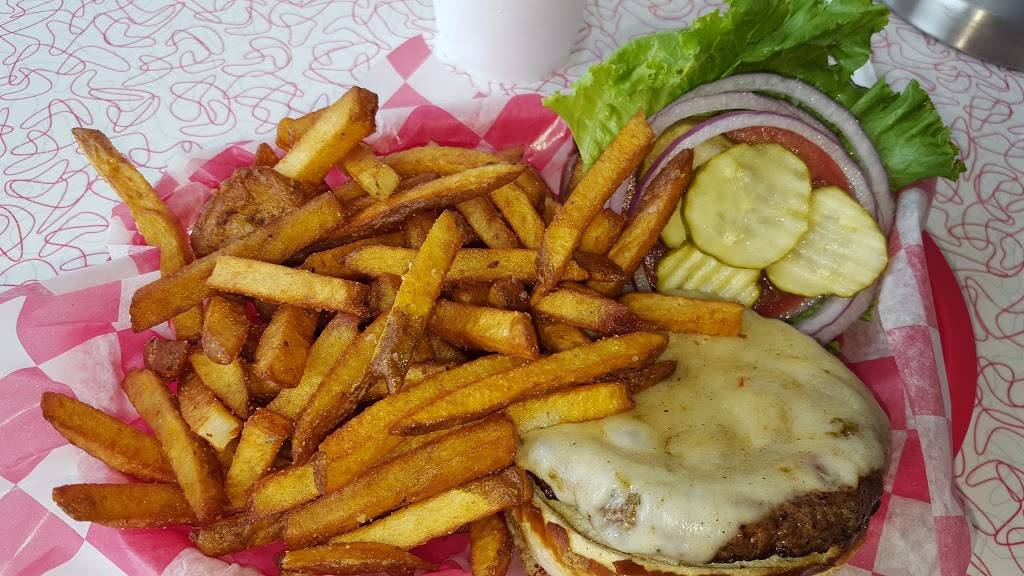 The Classic Garage | restaurant | 2111 3rd St, Eau Claire, WI 54703, USA | 7155987200 OR +1 715-598-7200