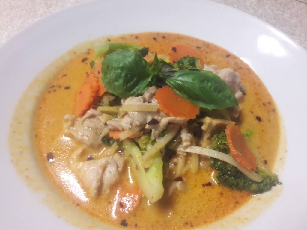 Snay Thai | restaurant | 445 Plaza Dr, Eustis, FL 32726, USA | 3526024850 OR +1 352-602-4850