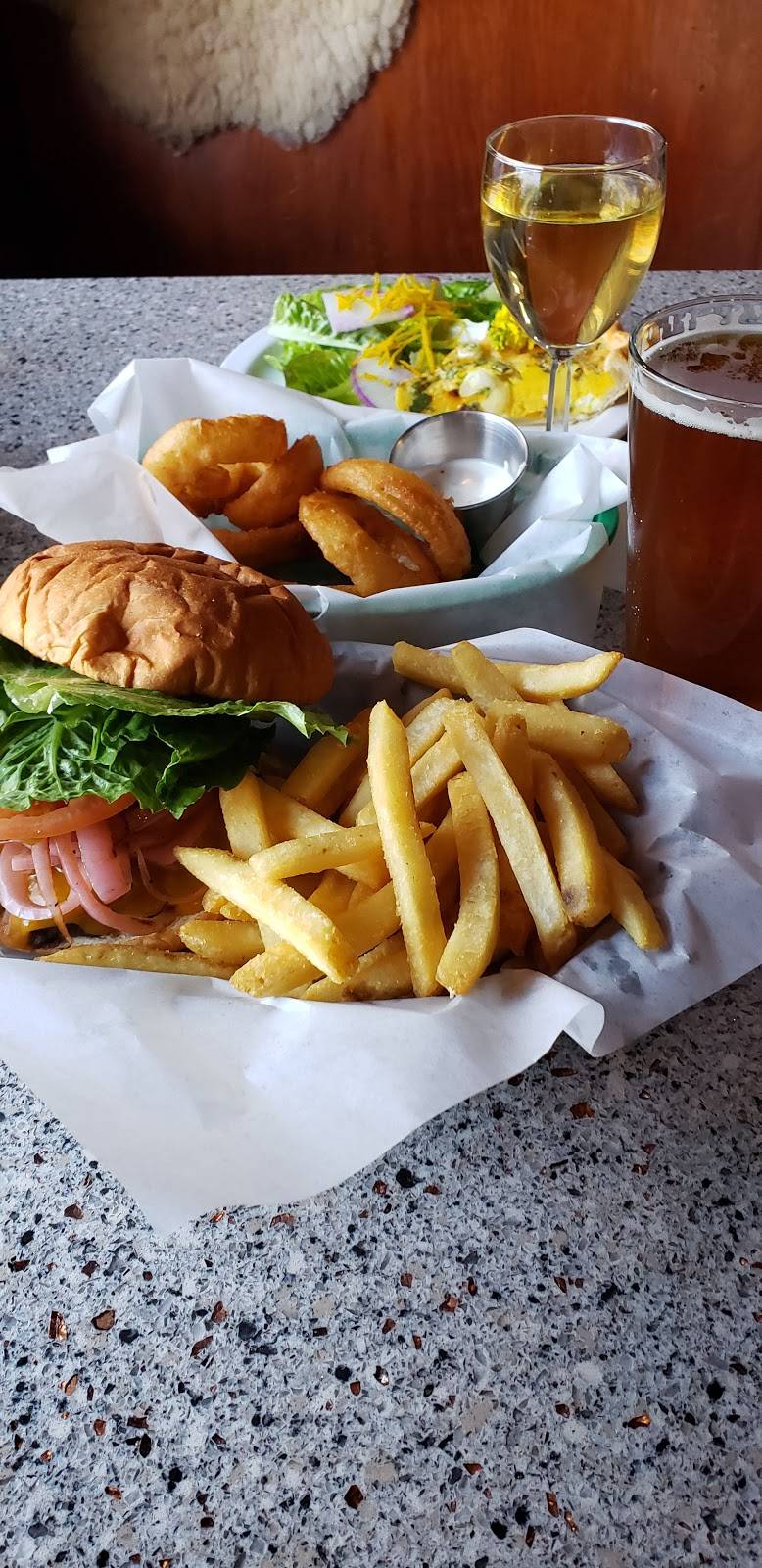 Commons Farm Kitchen & Bar Rustic BBQ | restaurant | 7624 CA-16, Guinda, CA 95637, USA | 5307960758 OR +1 530-796-0758