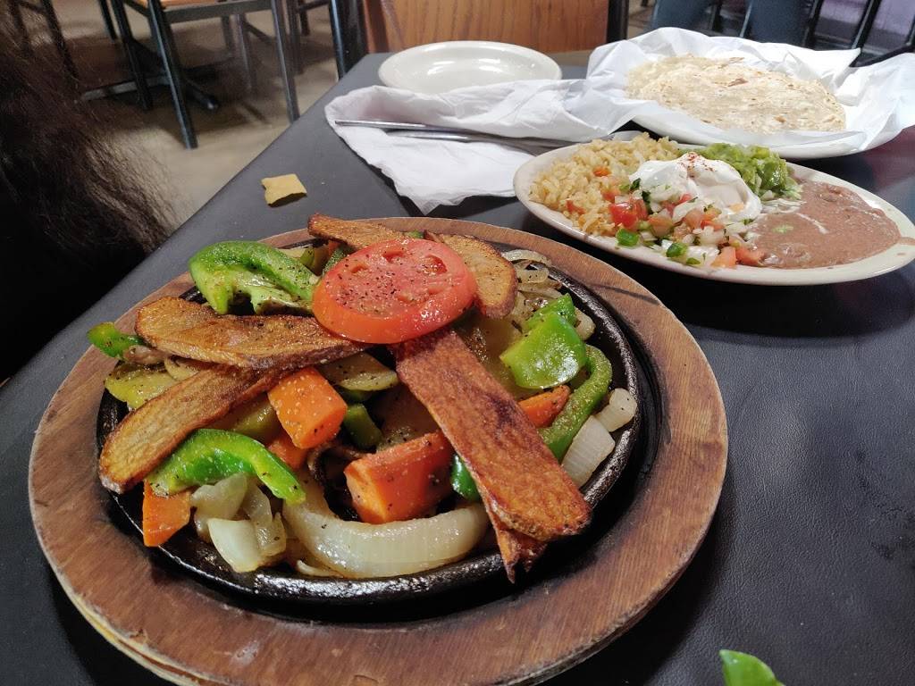 Pepes & Mitos | restaurant | 2911 Elm St, Dallas, TX 75226, USA | 2147411901 OR +1 214-741-1901