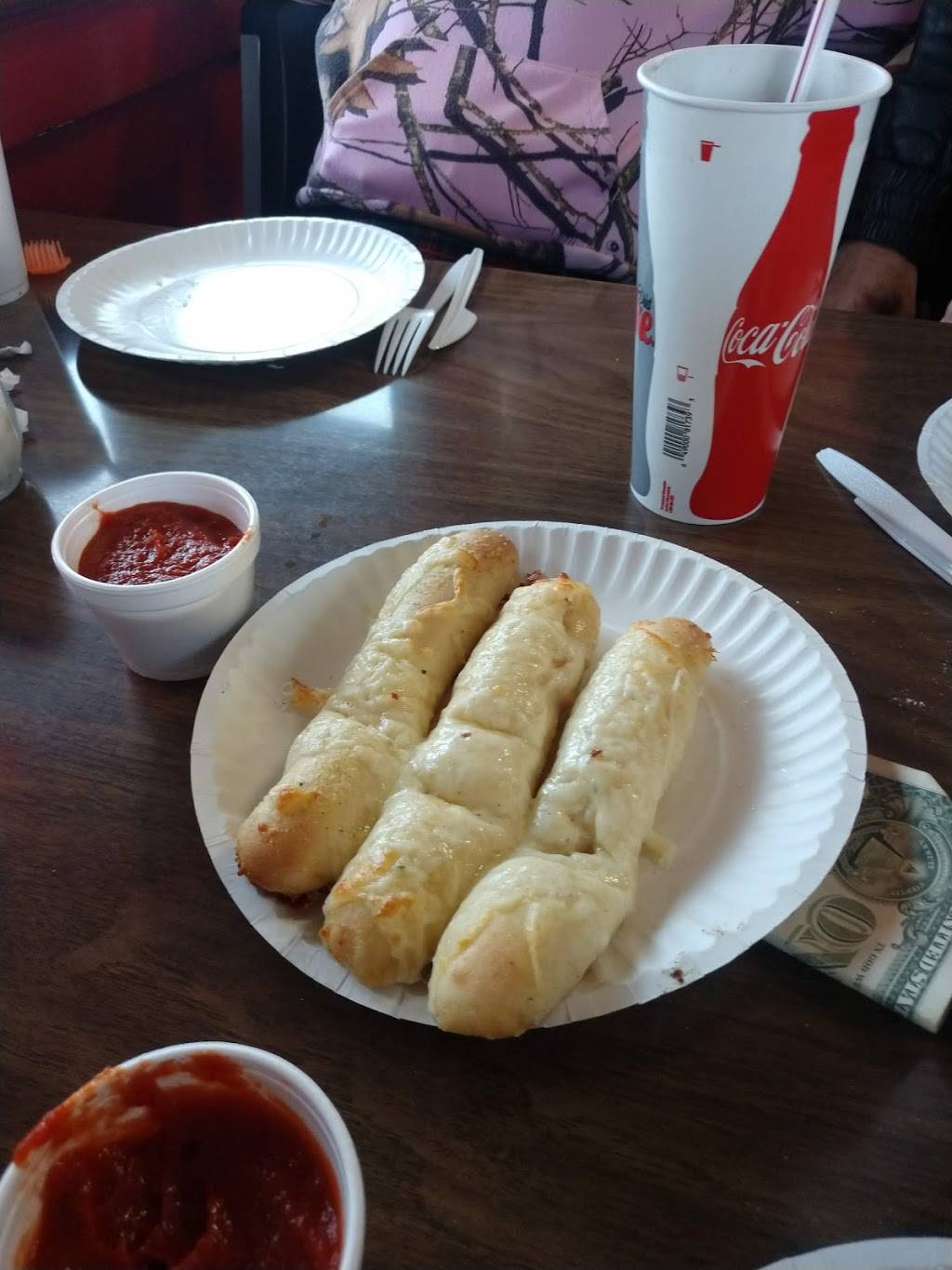 Cooks Pizza | restaurant | 101 S Elkhart Ave, Wakarusa, IN 46516, USA | 5748624425 OR +1 574-862-4425