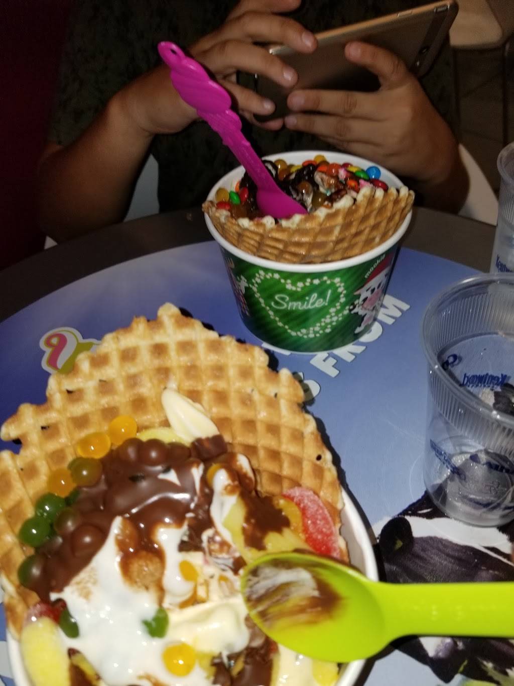 Menchies Frozen Yogurt | bakery | 21109 Newport Coast Dr Ste 21111, Newport Beach, CA 92657, USA | 9497192700 OR +1 949-719-2700