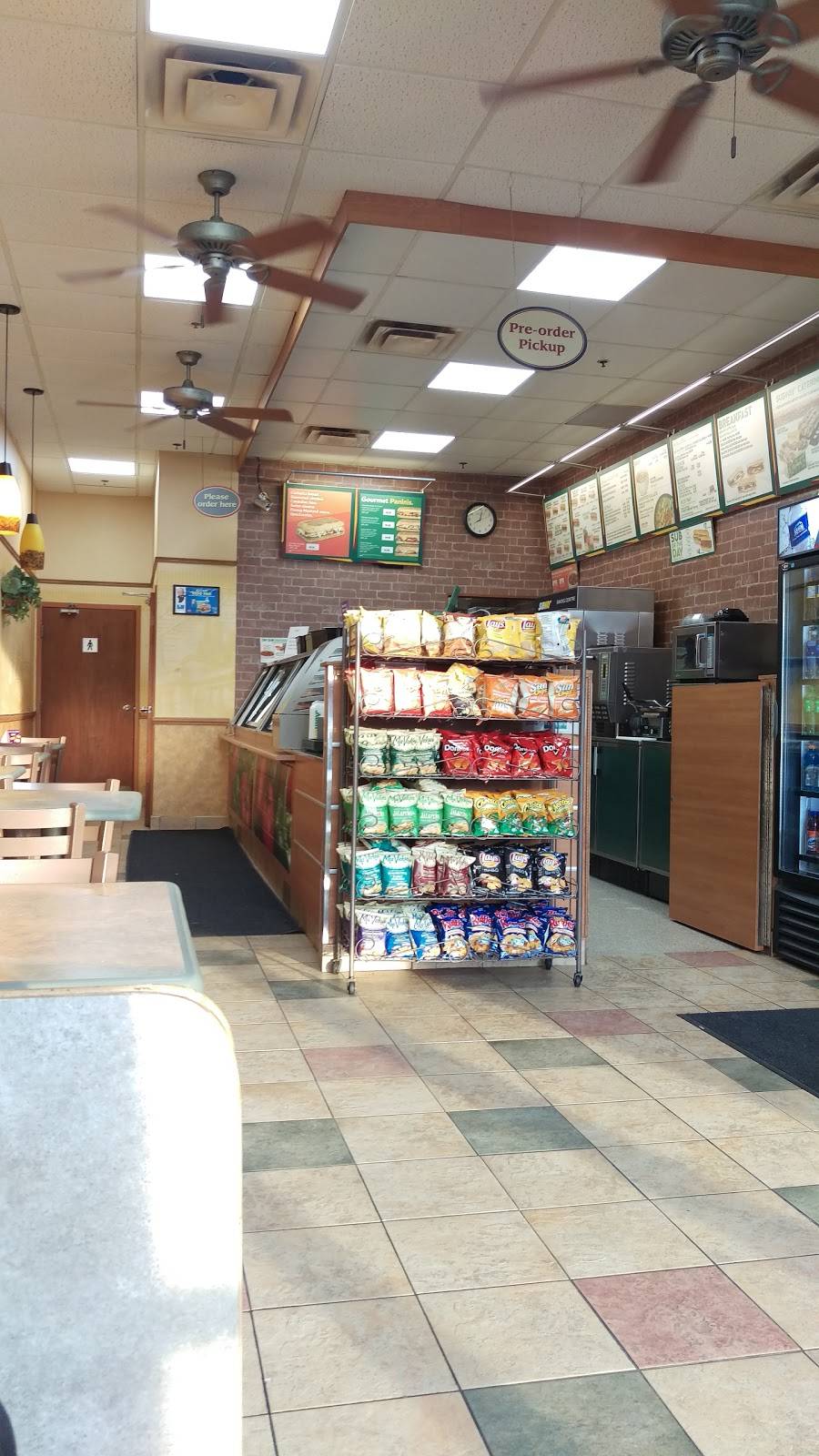 Subway | restaurant | 2136 Burnhamthorpe Rd W, Mississauga, ON L5L 5Z5, Canada | 9056062370 OR +1 905-606-2370