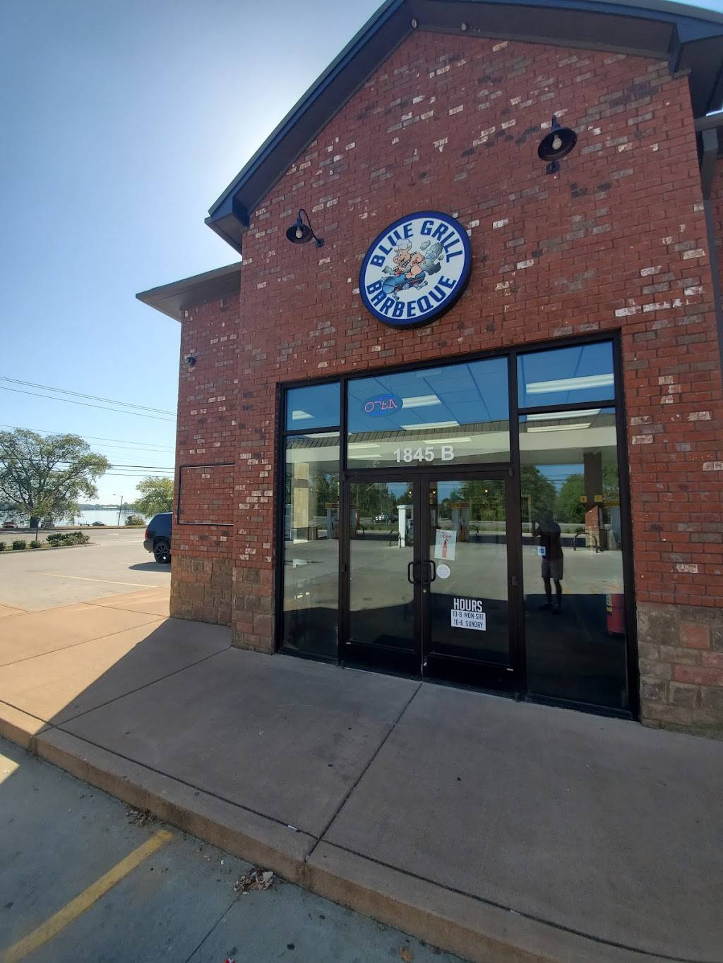 Blue Grill Barbeque | restaurant | 1845 B Nashville Pike, Gallatin, TN 37066, USA | 6156754818 OR +1 615-675-4818