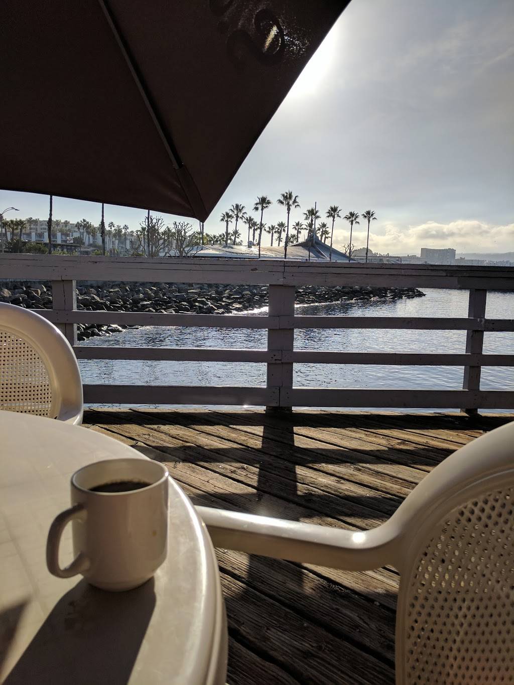 Pollys on the Pier | cafe | 160 International Boardwalk, Redondo Beach, CA 90277, USA | 3103183736 OR +1 310-318-3736