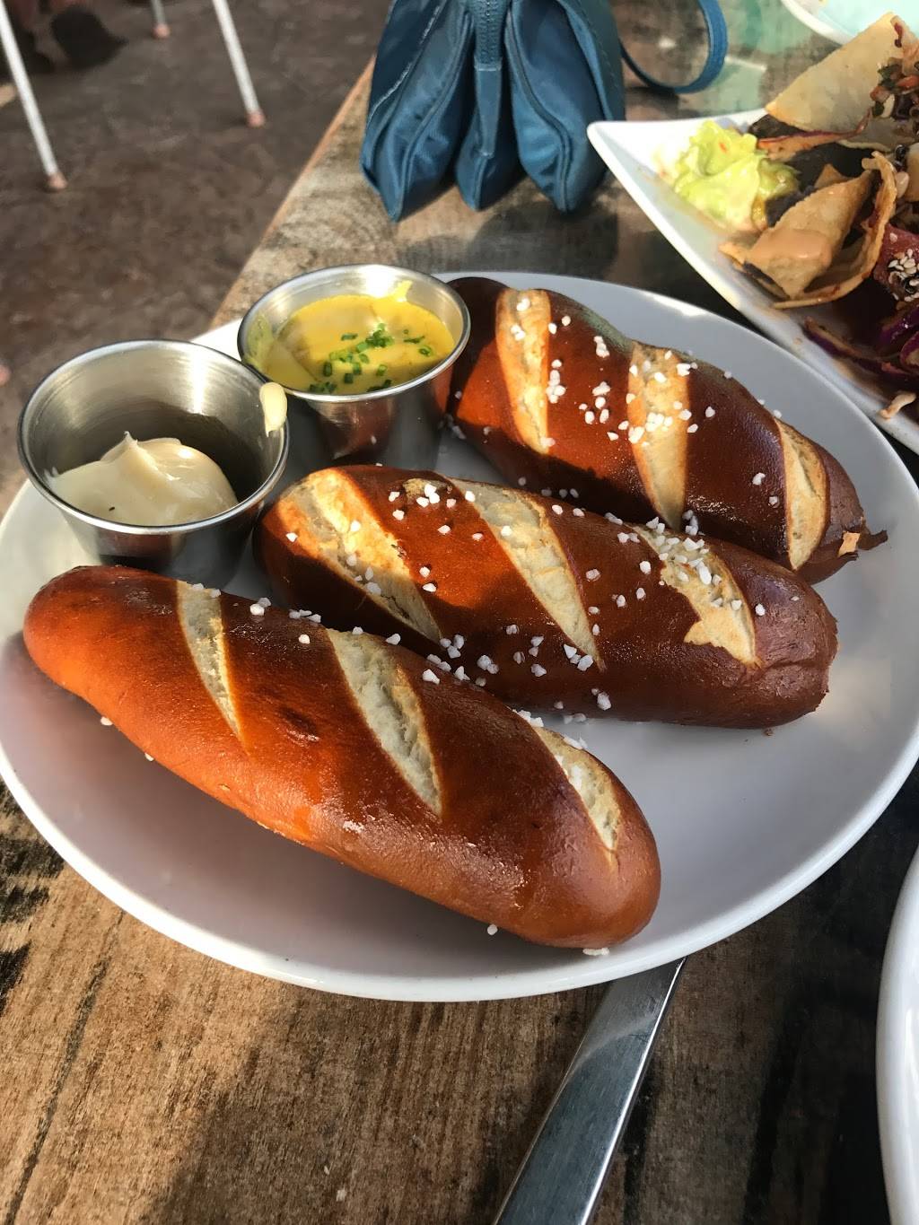 The Rusty Hook Tavern | restaurant | 125 N Riverside Dr, Pompano Beach, FL 33062, USA | 9549412499 OR +1 954-941-2499