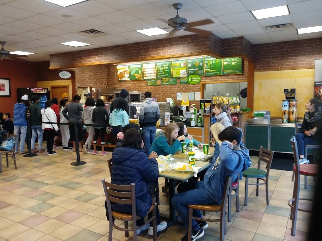 Subway | restaurant | 3002 S Memorial Pkwy, Huntsville, AL 35801, USA | 2564893737 OR +1 256-489-3737
