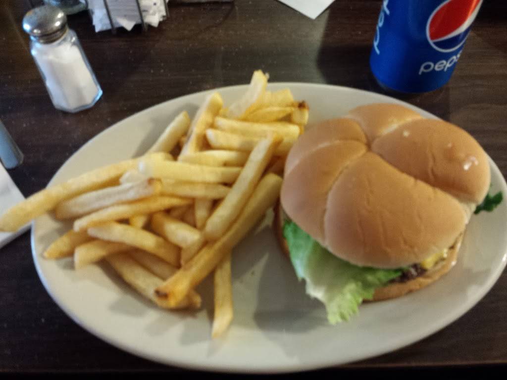 Twin Six Restaurant | restaurant | 101 S Main St, Wolcottville, IN 46795, USA | 2608542002 OR +1 260-854-2002