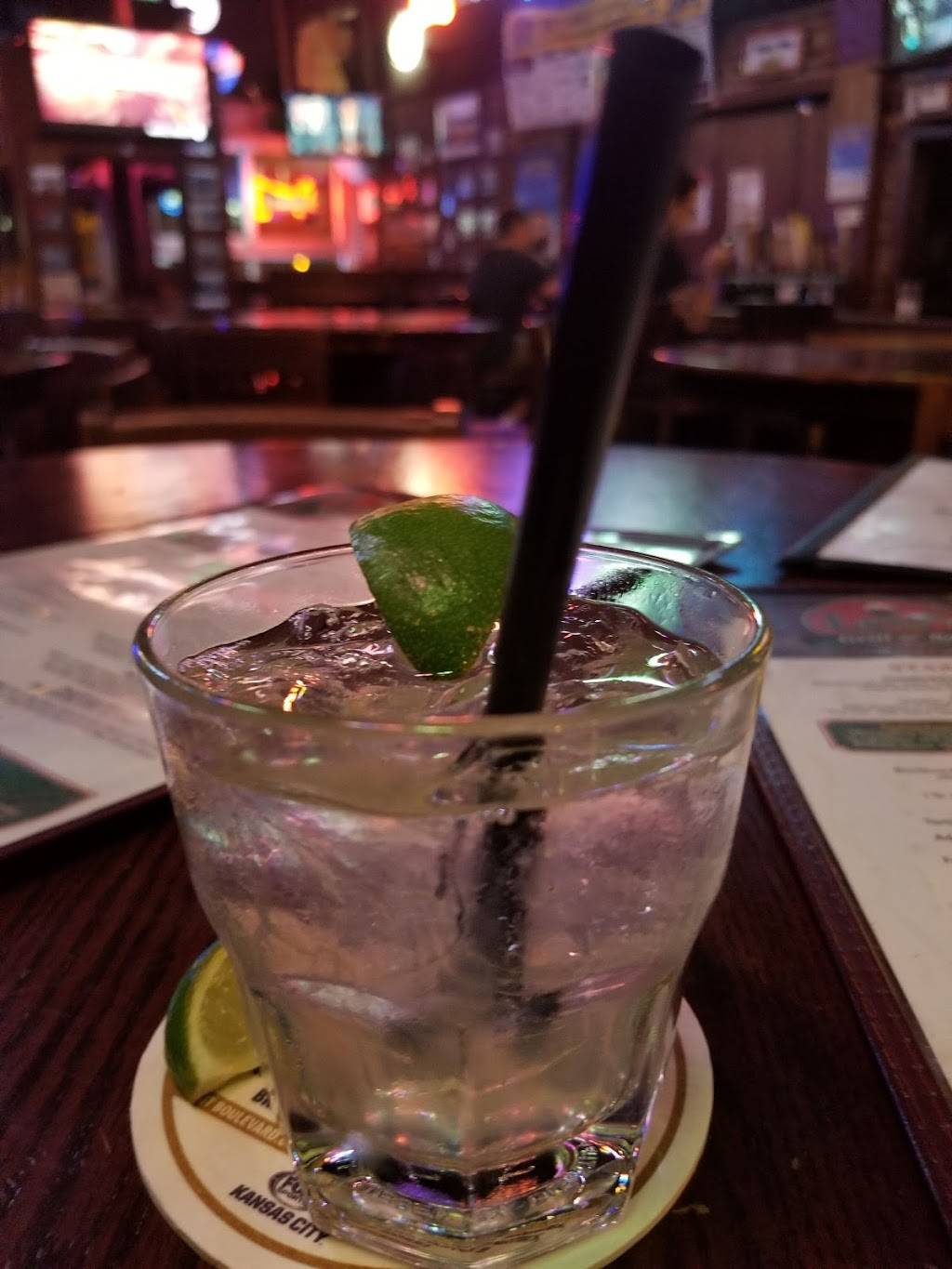 Lews Grill & Bar | restaurant | 7539 Wornall Rd, Kansas City, MO 64114, USA | 8164448080 OR +1 816-444-8080