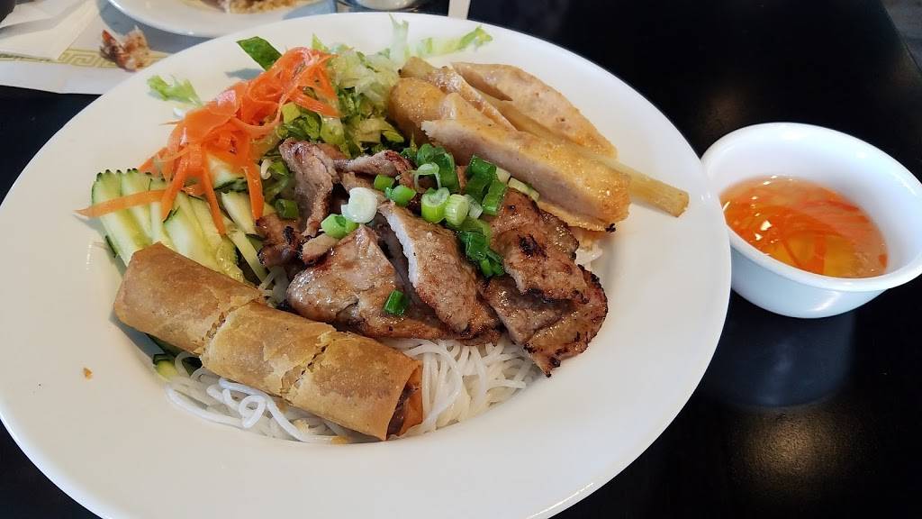 Pho Amour | restaurant | 16421 Sierra Lakes Pkwy #102, Fontana, CA 92336, USA | 9093208880 OR +1 909-320-8880