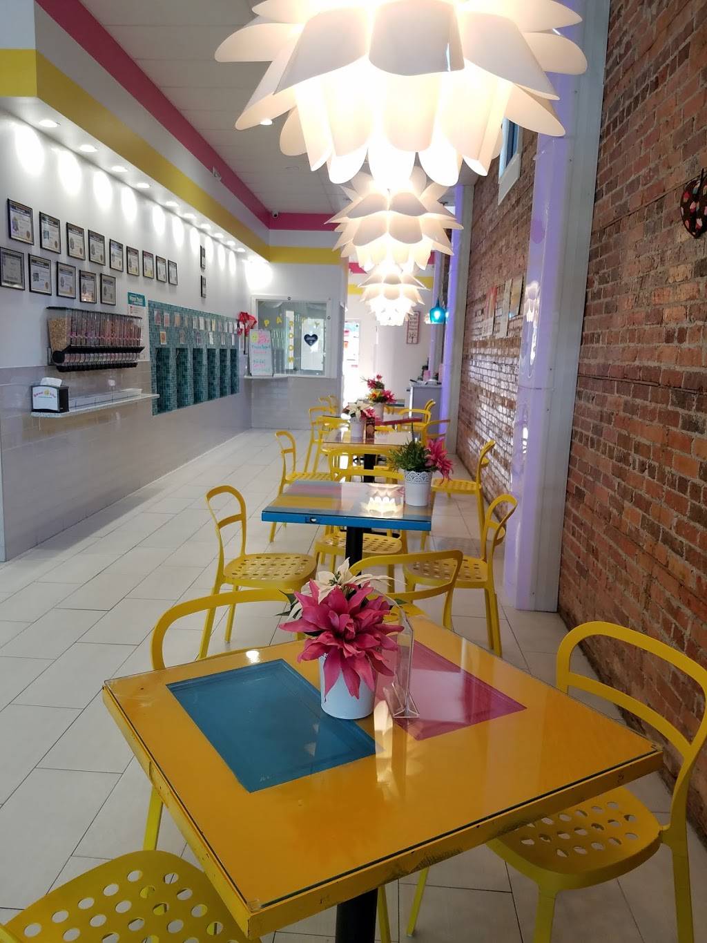 Sweet Lics Frozen Treats & More | restaurant | 224 N Woodland Blvd, DeLand, FL 32720, USA | 3868736433 OR +1 386-873-6433