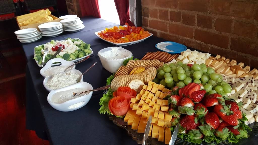 Third and Main Restaurant | restaurant | 223 3rd St, Aurora, IN 47001, USA | 8126559727 OR +1 812-655-9727