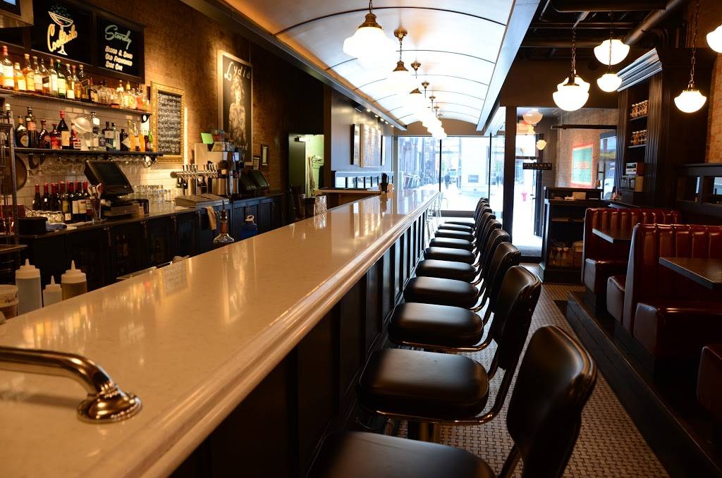 Pullman Bar & Diner | restaurant | 17 S Dubuque St, Iowa City, IA 52240, USA | 3193381808 OR +1 319-338-1808