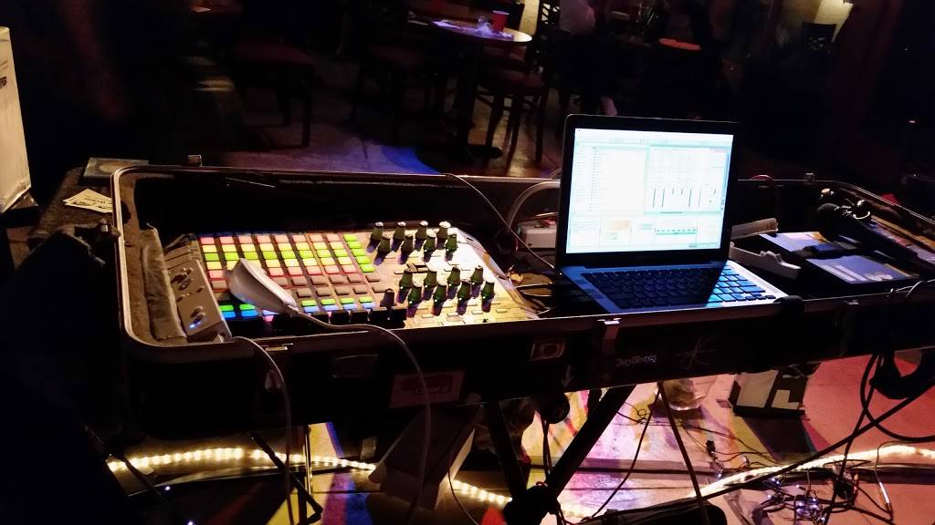 J&Os Cantina | restaurant | 1014 S Presa St, San Antonio, TX 78210, USA | 2109435009 OR +1 210-943-5009