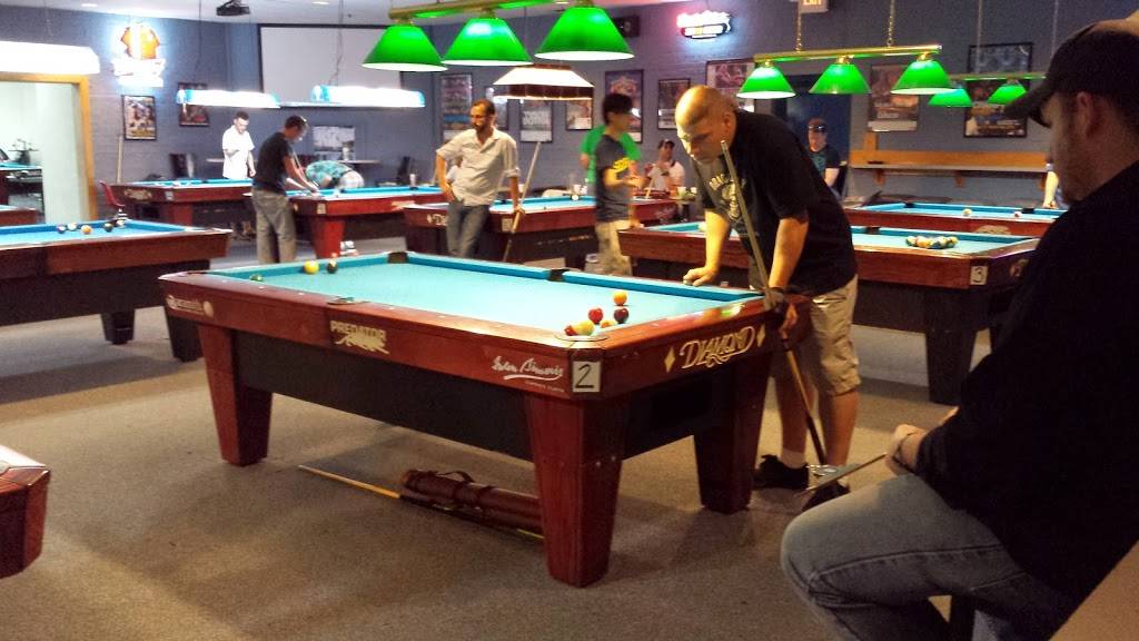 Hideout Pub & Grill | restaurant | 3435 N Kennicott Ave, Arlington Heights, IL 60004, USA | 8472556373 OR +1 847-255-6373