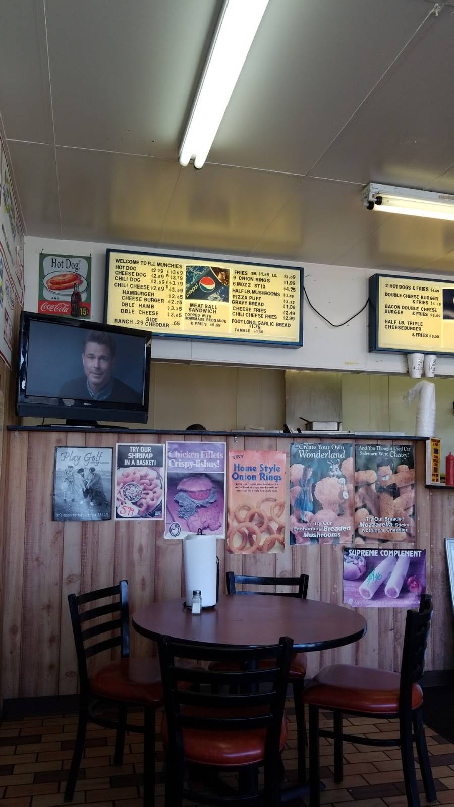 R J Munchies | restaurant | 8417 W 79th St, Justice, IL 60458, USA | 7084960222 OR +1 708-496-0222