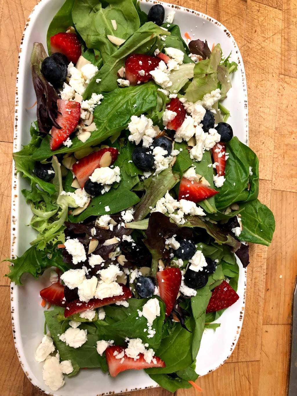 Henrys Restaurant | restaurant | 3396 N Croatan Hwy, Kill Devil Hills, NC 27948, USA | 2522612025 OR +1 252-261-2025